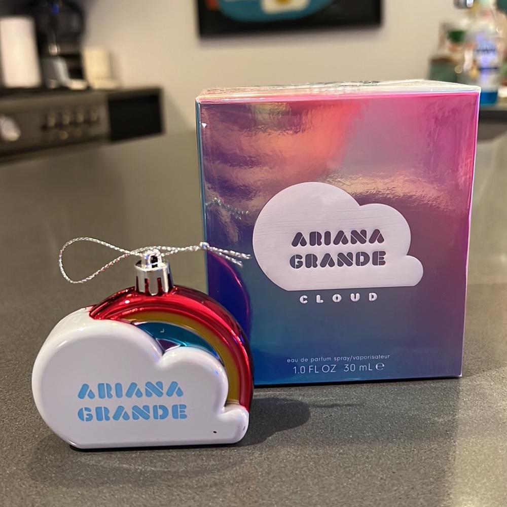 SOLD 💜💜 Ariana Grande Cloud Eau de Parfum Spray 1 oz / 30 ML NWT with Ornament